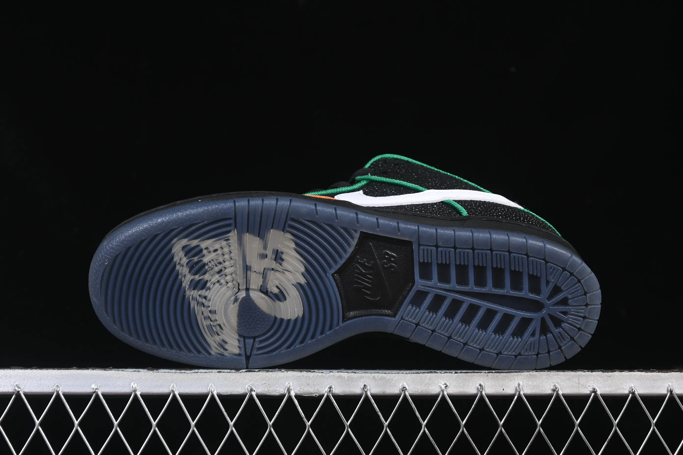 All categories Nk SB Dunk Series Nk SB Dunk Low low-top sneakers Bronx Girls Skate x Nike SB Dunk Low joint model low-top casual skateboard shoes HV1664-001